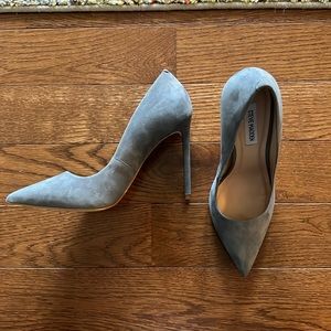 Steve Madden classic 4” pump grey suede. Size 8.5